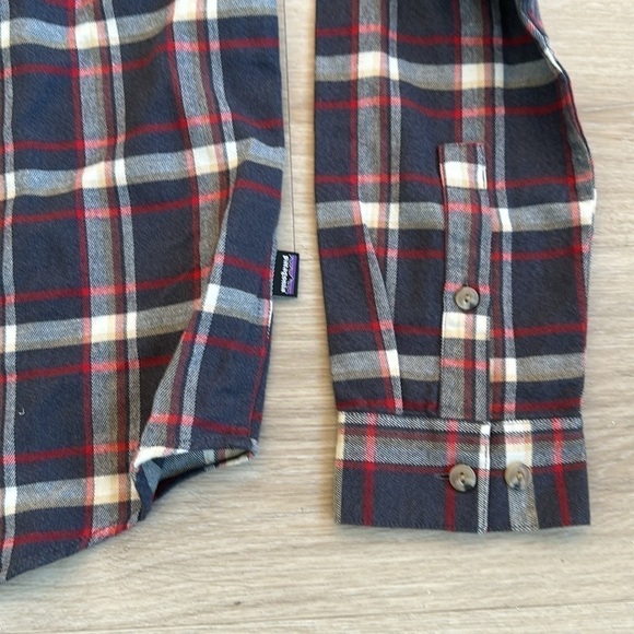 Patagonia MEN'SLONG-SLEEVED COTTON IN CONVERSION LIGHTWEIGHT FJORD FLANNEL SHIRT - Picture 3 of 6